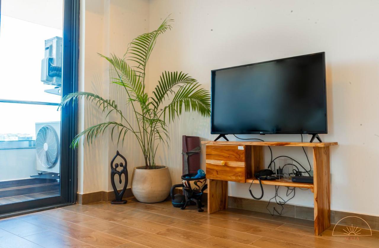 Solea 1 Bedroom Apartment - Central, Comfortable, Cozy, Balcony, Pool, Gym Accra Eksteriør billede